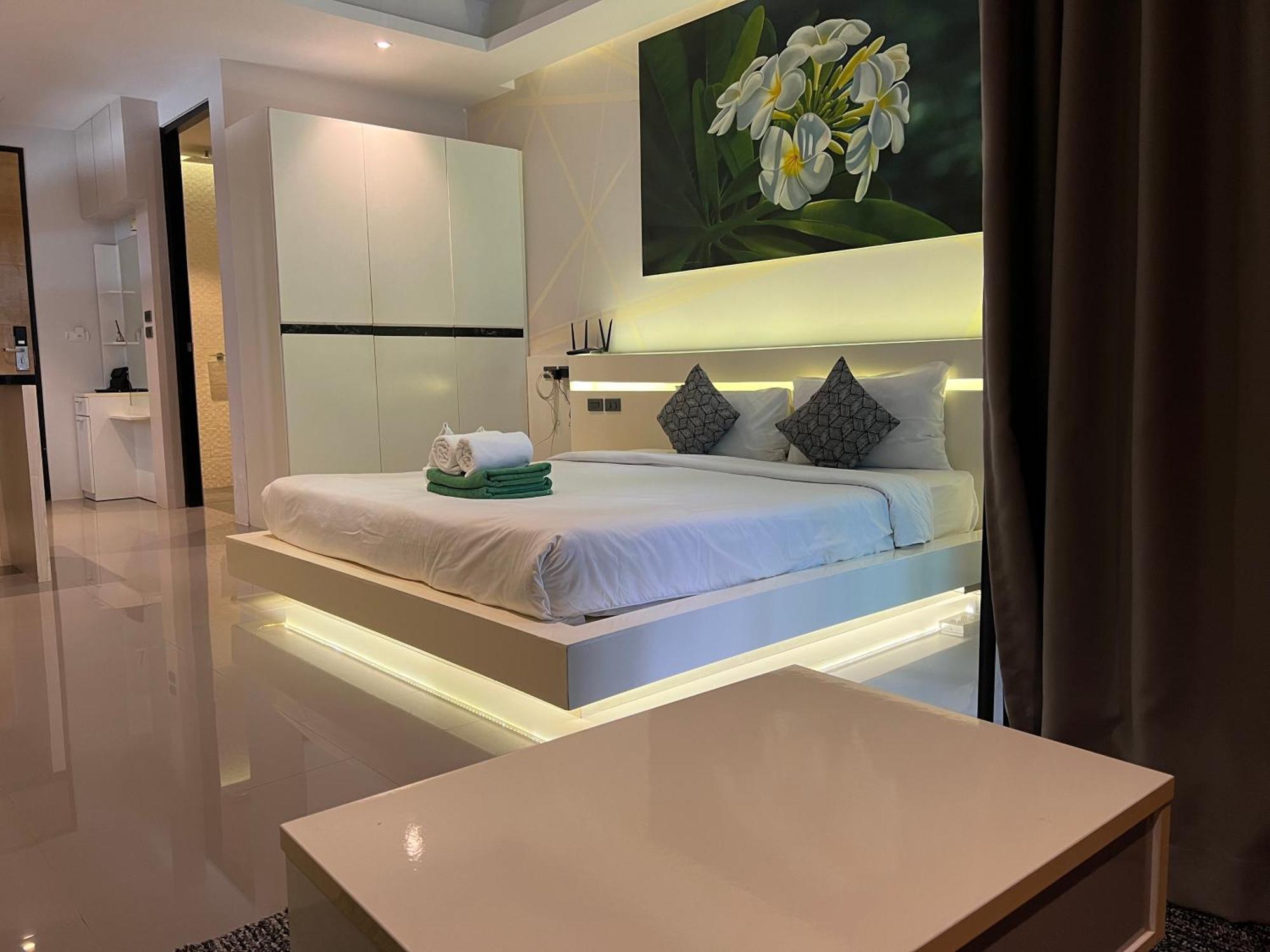 Naiharn Relife By Nataly Apartment Nai Harn Exterior photo