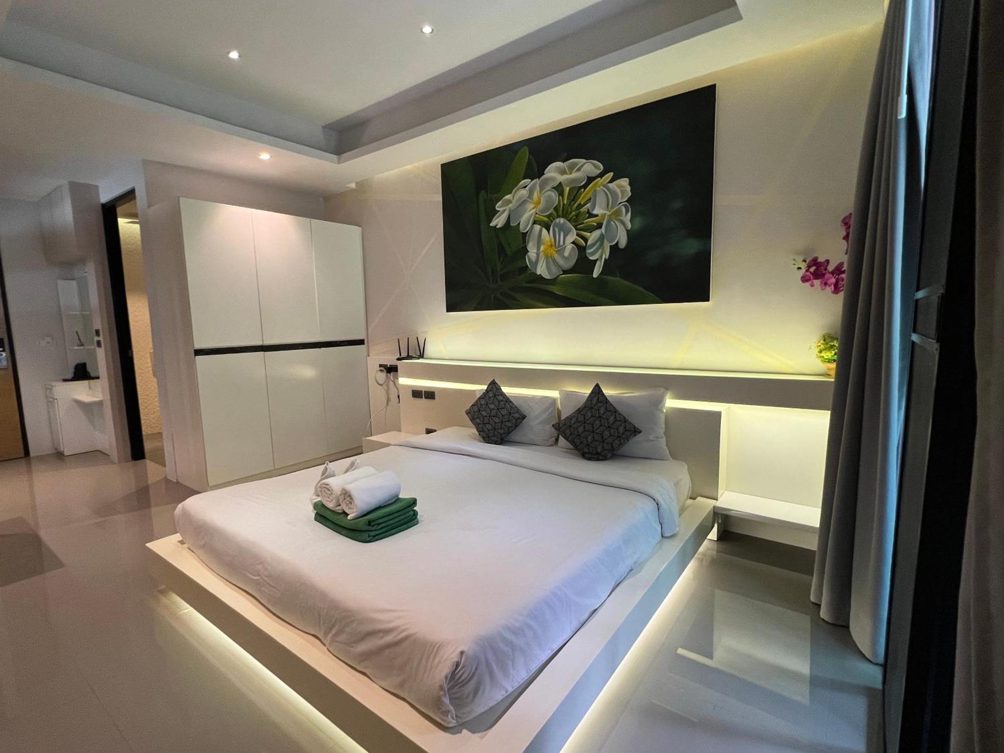 Naiharn Relife By Nataly Apartment Nai Harn Exterior photo