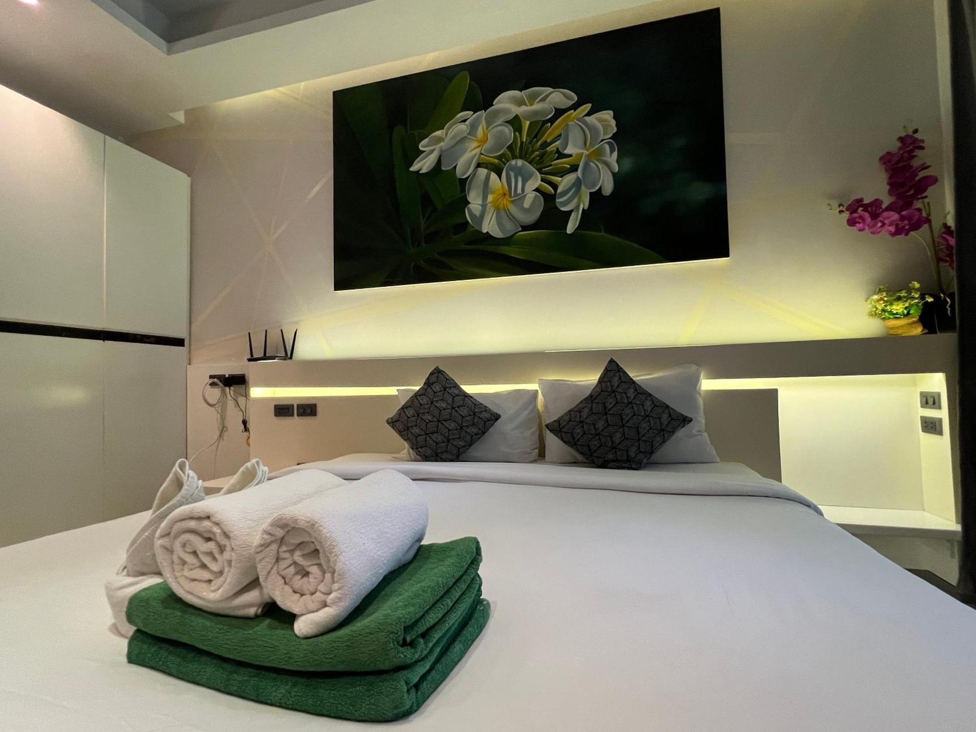 Naiharn Relife By Nataly Apartment Nai Harn Exterior photo
